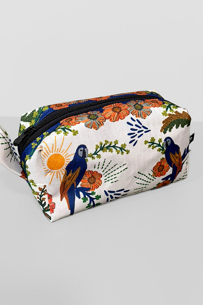Necessaire Pequena Arara Tropical Bordado