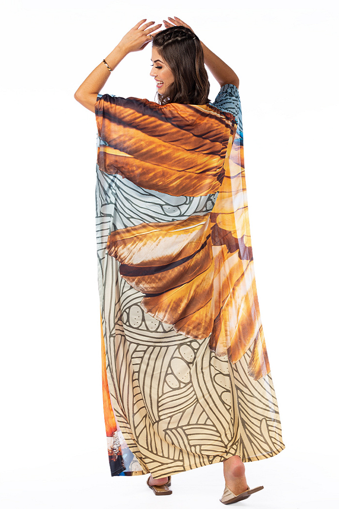 Vestido Feminino Kaftan Hibisco Estampado Canindé de Asa Aberta com Fundo Geométrico Degradê Amarelo e Azul