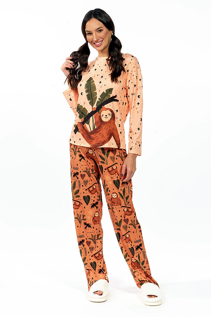 Conjunto Pijama Longo Adulto Preguiça Tucano Fundo Marrom