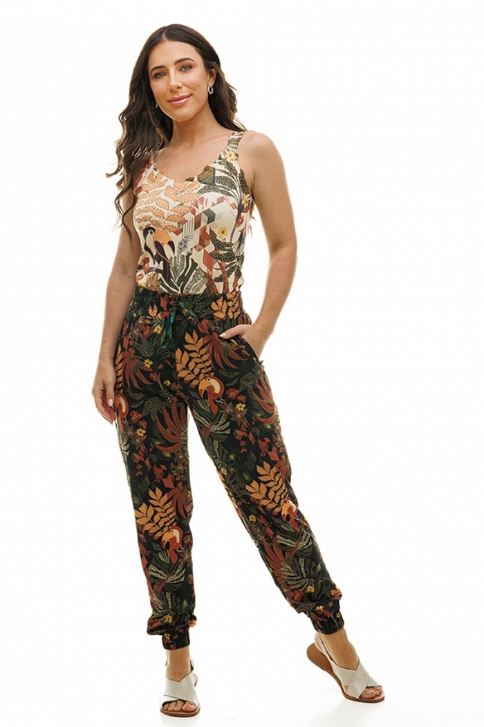 Calça Jogger com Bolso Tucano e Folhas Geométricas Fundo Preto