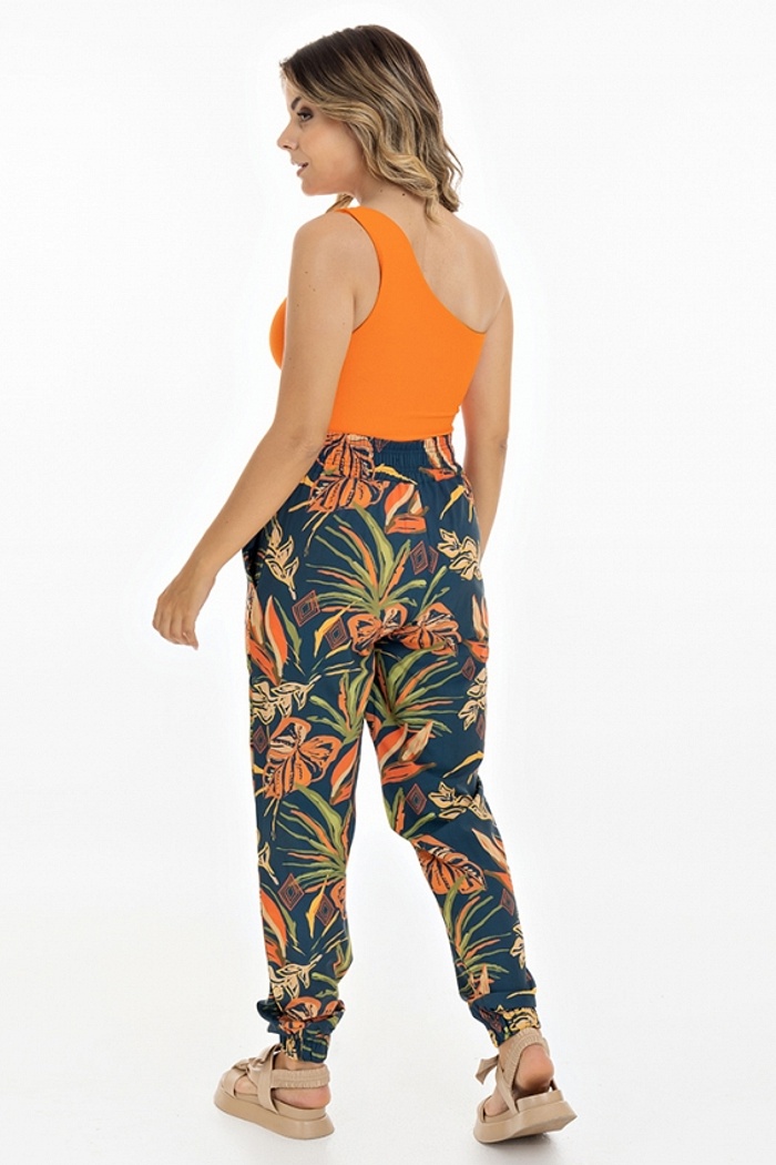 Calça Jogger com Bolso Folhas Laranja Fundo Azul