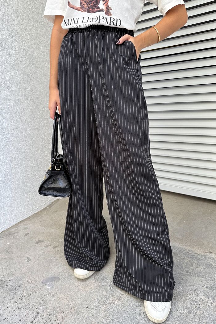 CALÇA PANTALONA LIA RISCA DE GIZ PRETO