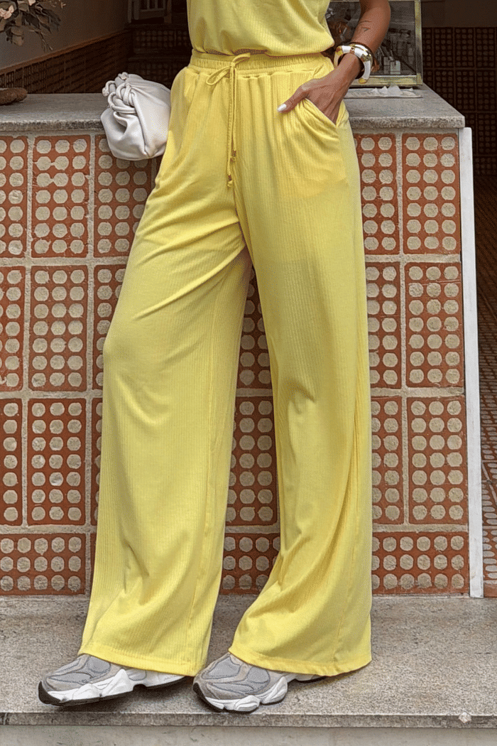 CALÇA PANTALONA CANELADA AMANDA COM FORRO AMARELO MANTEIGA