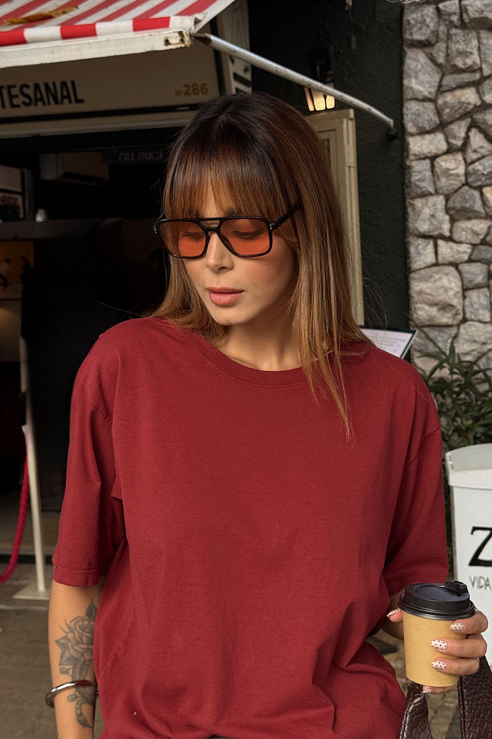 T-SHIRT ESTONADA LISA VINHO