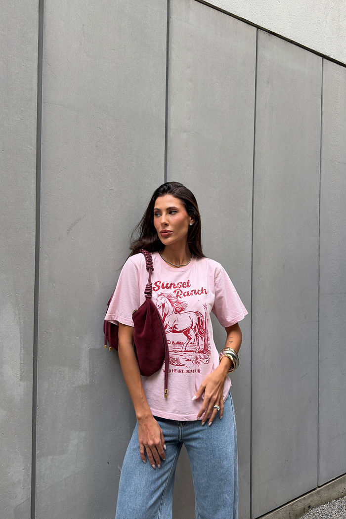 T-SHIRT ESTONADA SUNSET RANCH ROSA SWEET (COM METAIS)