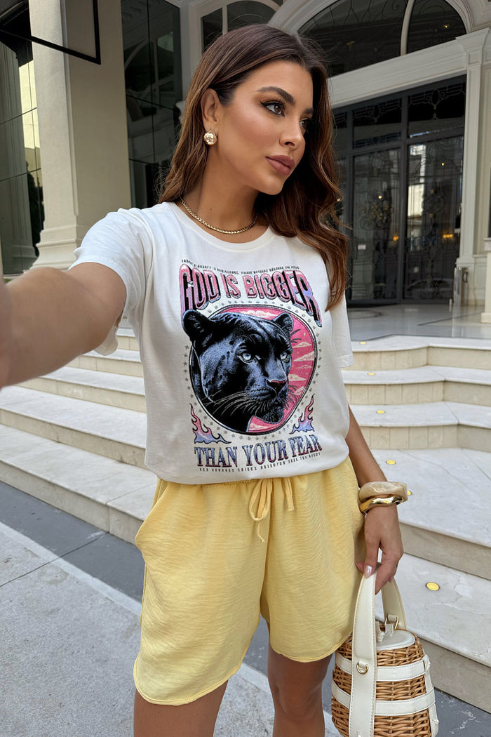 T-SHIRT ESTONADA GOD IS BIGGER (COM STRASS) OFF WHITE