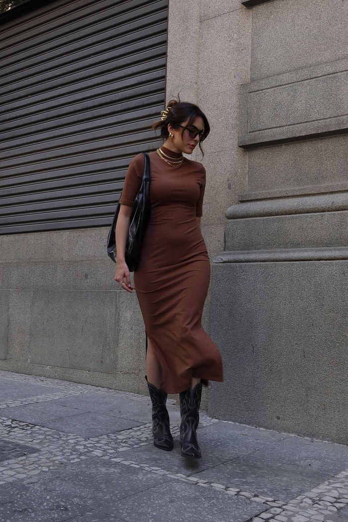 VESTIDO MIDI CANELADO SENSE MARROM