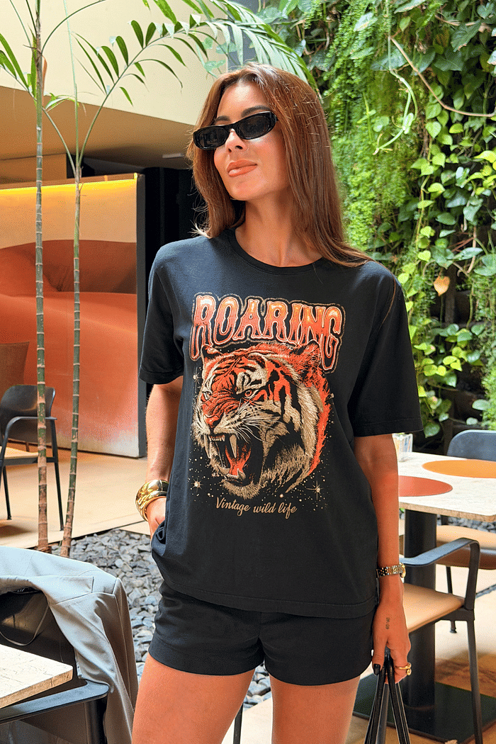 T-SHIRT ESTONADA ROARING TIGER (COM APLIQUE) PRETA