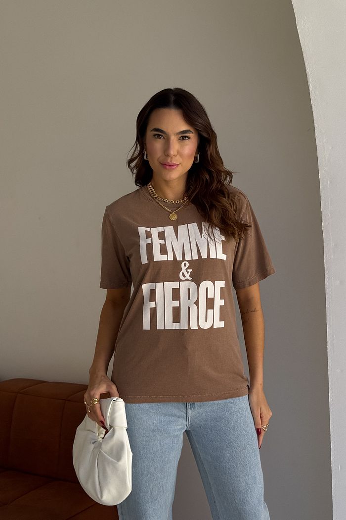 T-SHIRT ESTONADA FEMME & FIERCE MARROM CAPPUCCINO