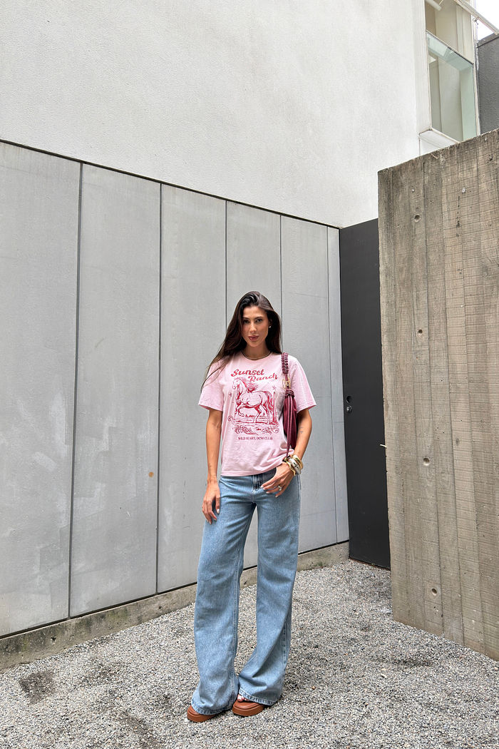 T-SHIRT ESTONADA SUNSET RANCH ROSA SWEET (COM METAIS)