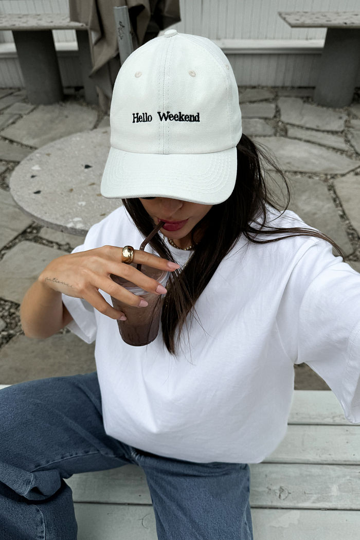 BONÉ HELLO WEEKEND OFF WHITE