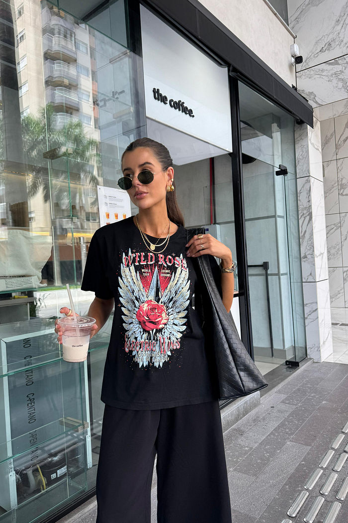 T-SHIRT ESTONADA WILD ROSE (COM STRASS) PRETA