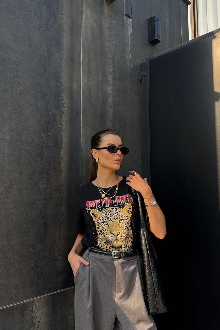 T-SHIRT ESTONADA ROCK THE JUNGLE (COM STRASS) PRETA