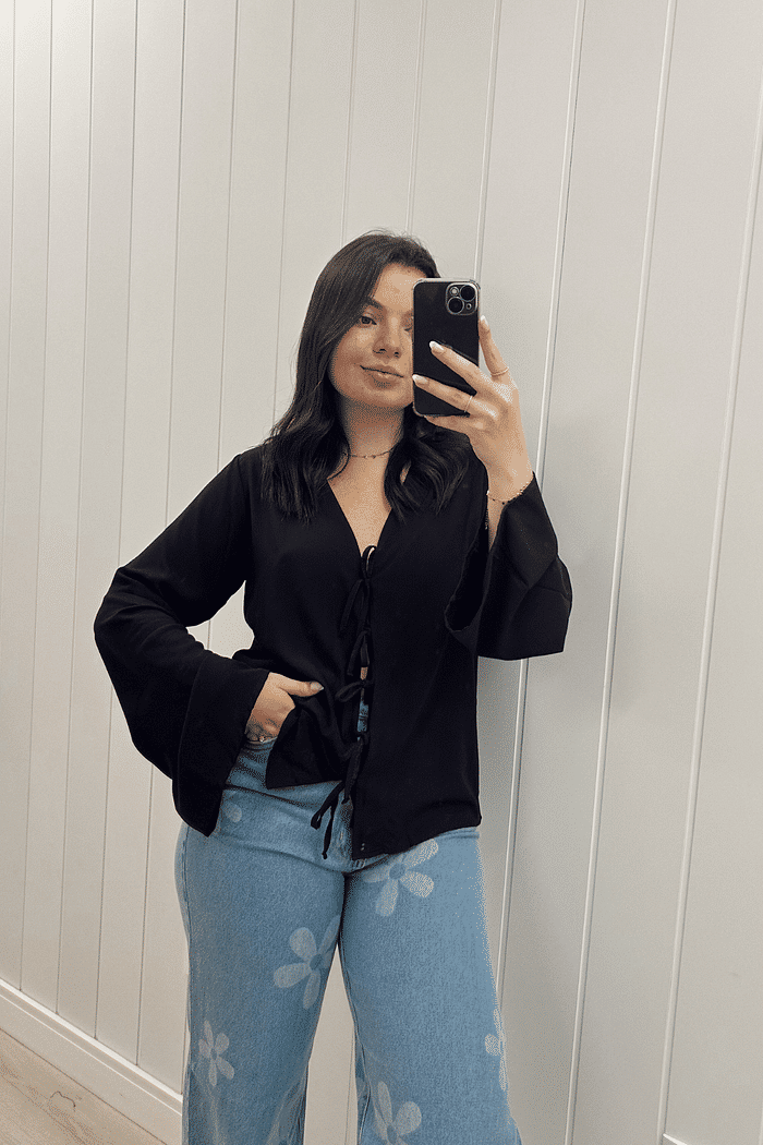 BLUSA COM AMARRAÇÃO MAYA PRETA