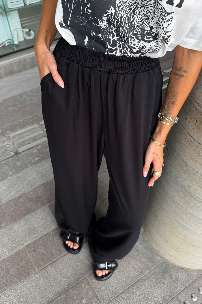 CALÇA PANTALONA LIA PRETA