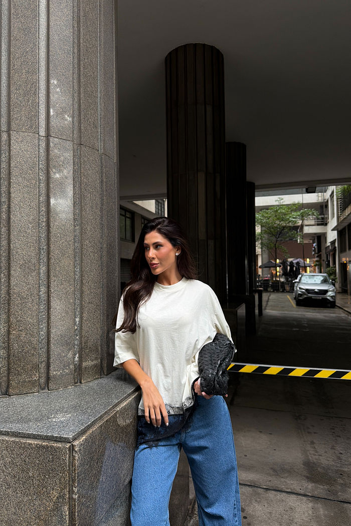 T-SHIRT OVERSIZED COM BARRA DE RENDA OFF WHITE