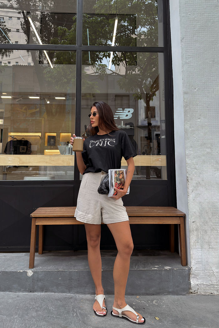 T-SHIRT ESTONADA MAKE IT CHIC PRETA