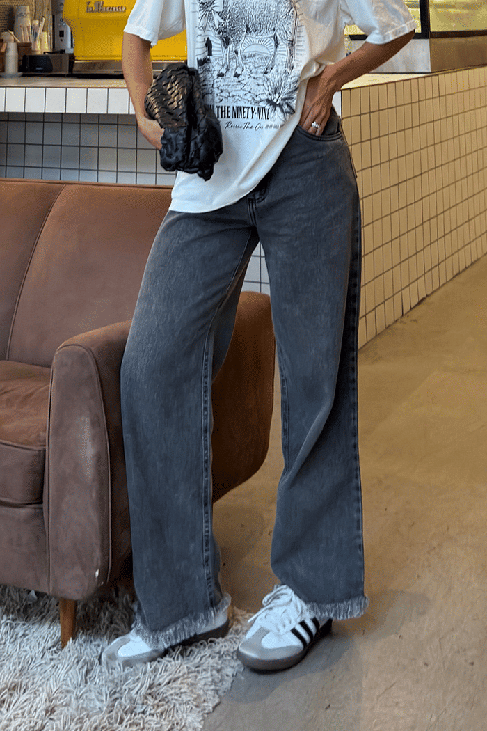 CALÇA JEANS LEONA PRETA MARMORIZADA