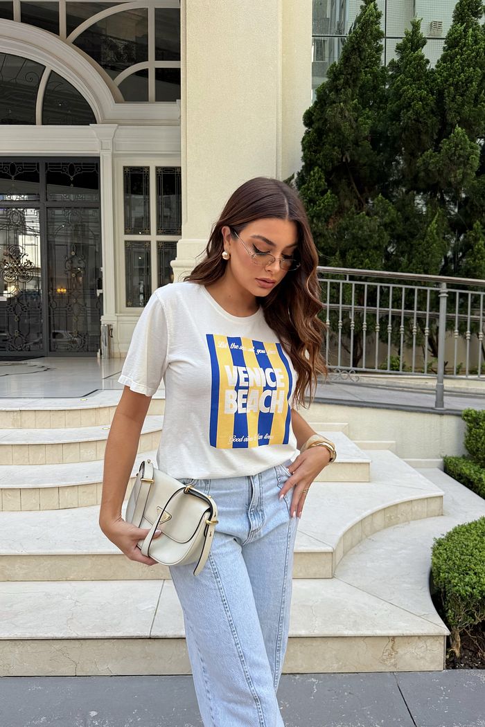 T-SHIRT ESTONADA VENICE BEACH ESTAMPA AZUL OFF WHITE