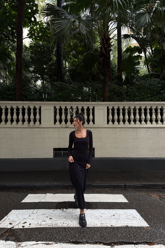 VESTIDO LONGO COM FENDA ALLURE PRETO