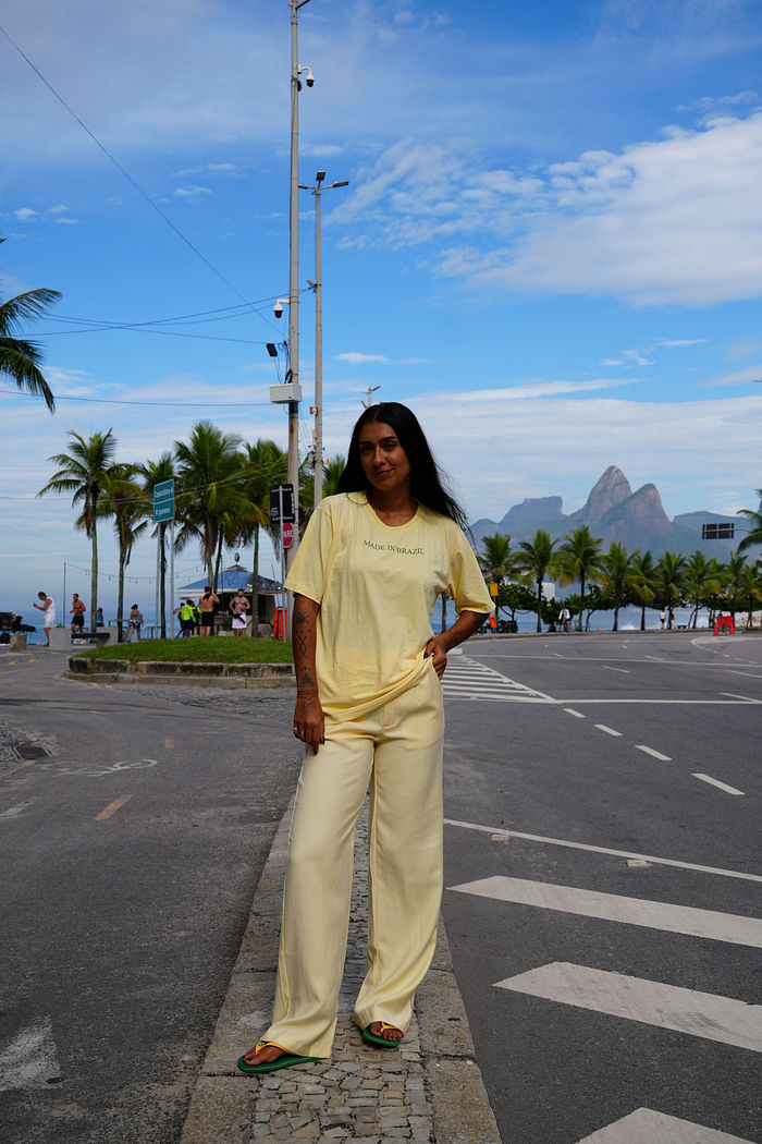 T-SHIRT ESTONADA MADE IN BRAZIL AMARELO MANTEIGA
