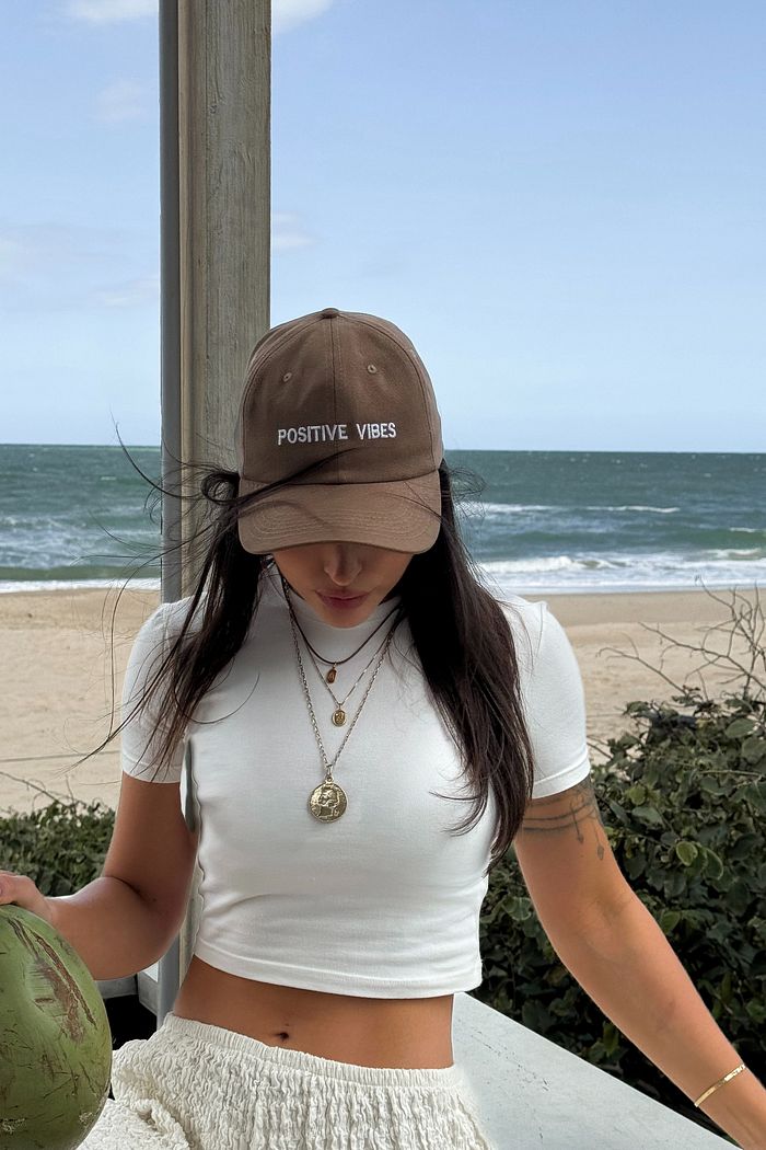 BONÉ POSITIVE VIBES MARROM