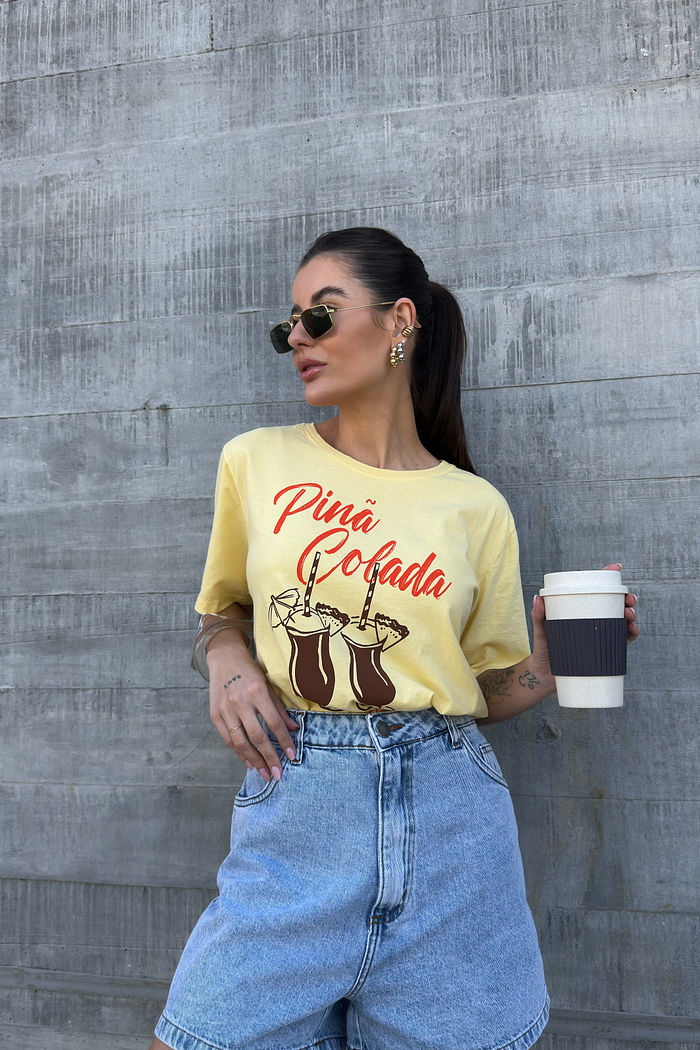 T-SHIRT ESTONADA PINA COLADA AMARELO MANTEIGA