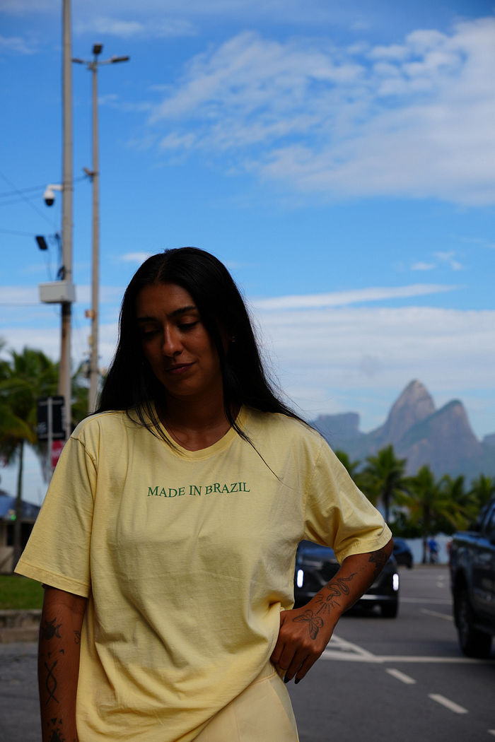 T-SHIRT ESTONADA MADE IN BRAZIL AMARELO MANTEIGA