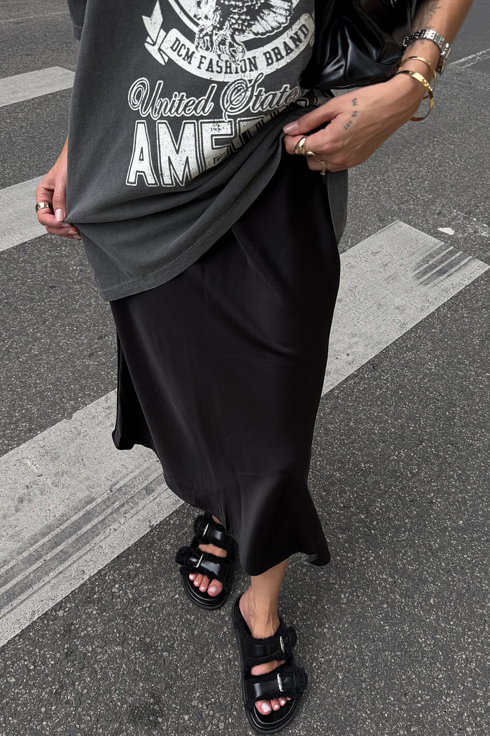 SAIA MIDI CETIM MARISSA PRETA