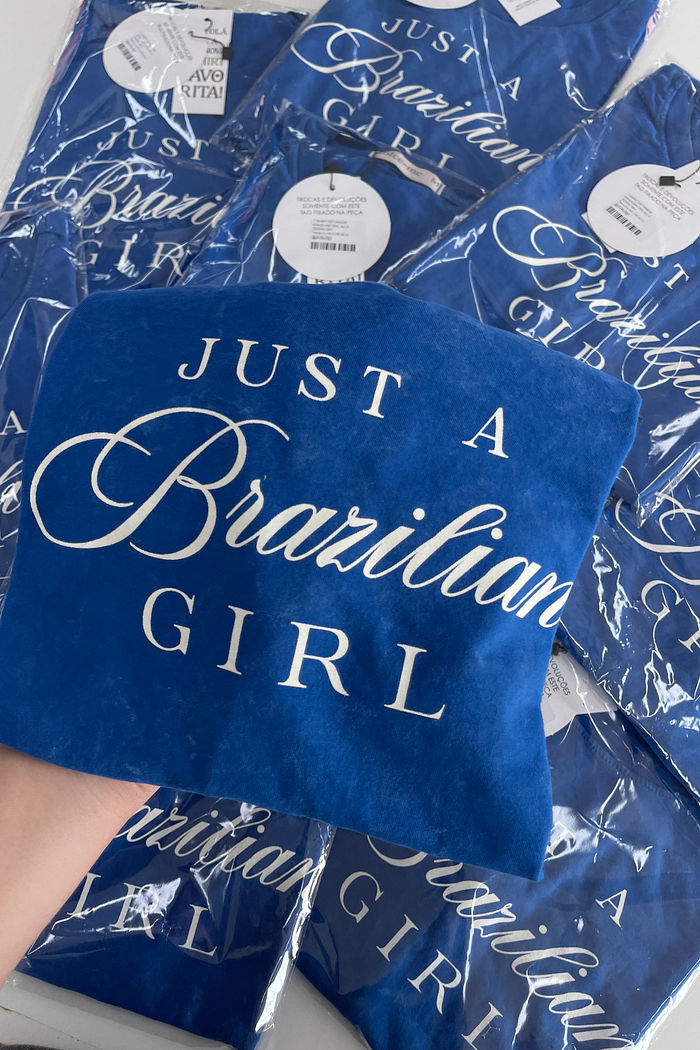 T-SHIRT ESTONADA BRAZILIAN GIRL AZUL OCEAN MARMORIZADA