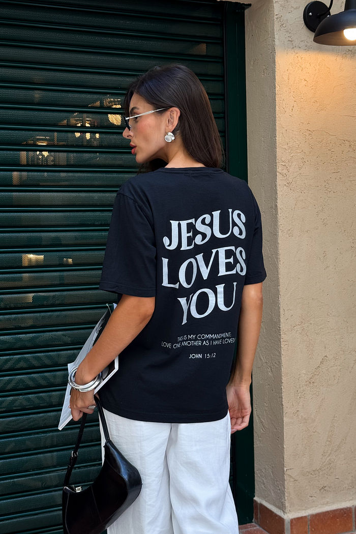 T-SHIRT ESTONADA JESUS LOVES PRETA
