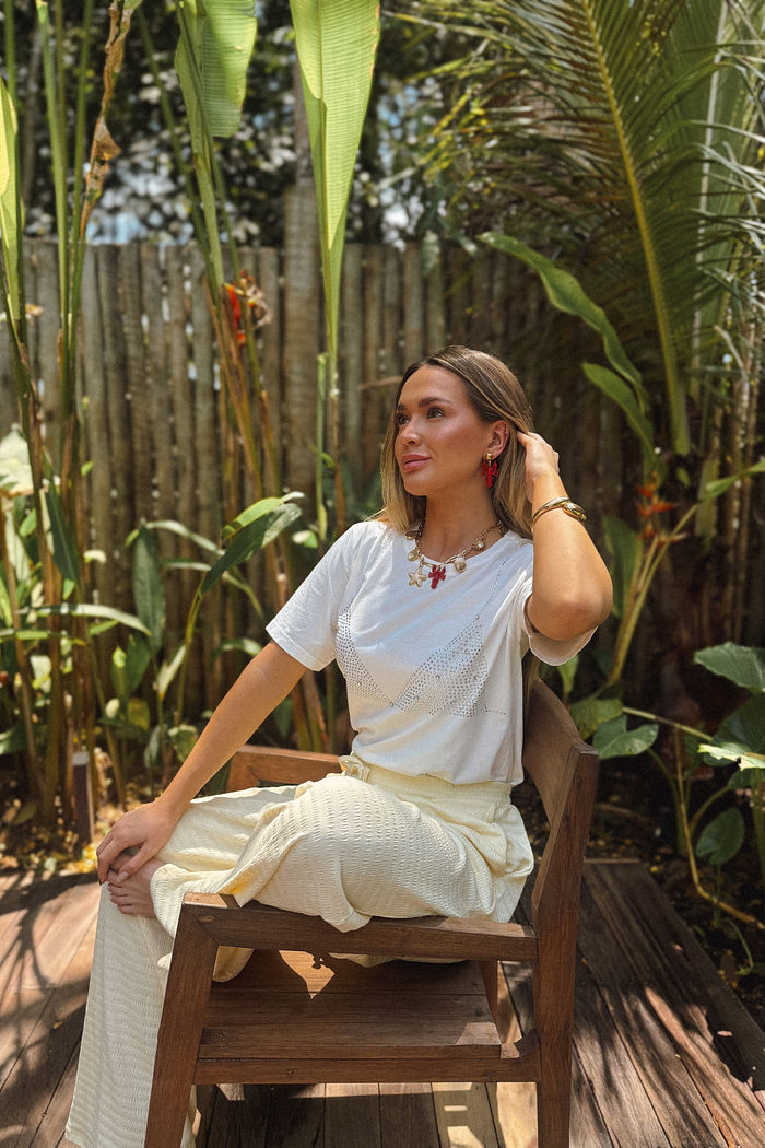 T-SHIRT ESTONADA TOP PEDRAS (COM APLICAÇÃO) OFF WHITE