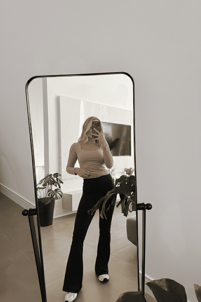 CALÇA FLARE AURA PRETA