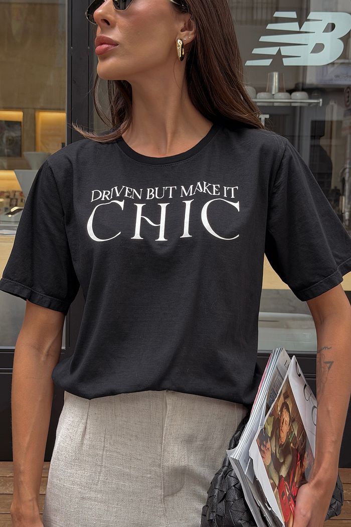 T-SHIRT ESTONADA MAKE IT CHIC PRETA