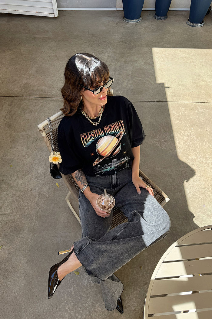 T-SHIRT ESTONADA CELESTIAL HIGHWAY (COM STRASS) PRETA