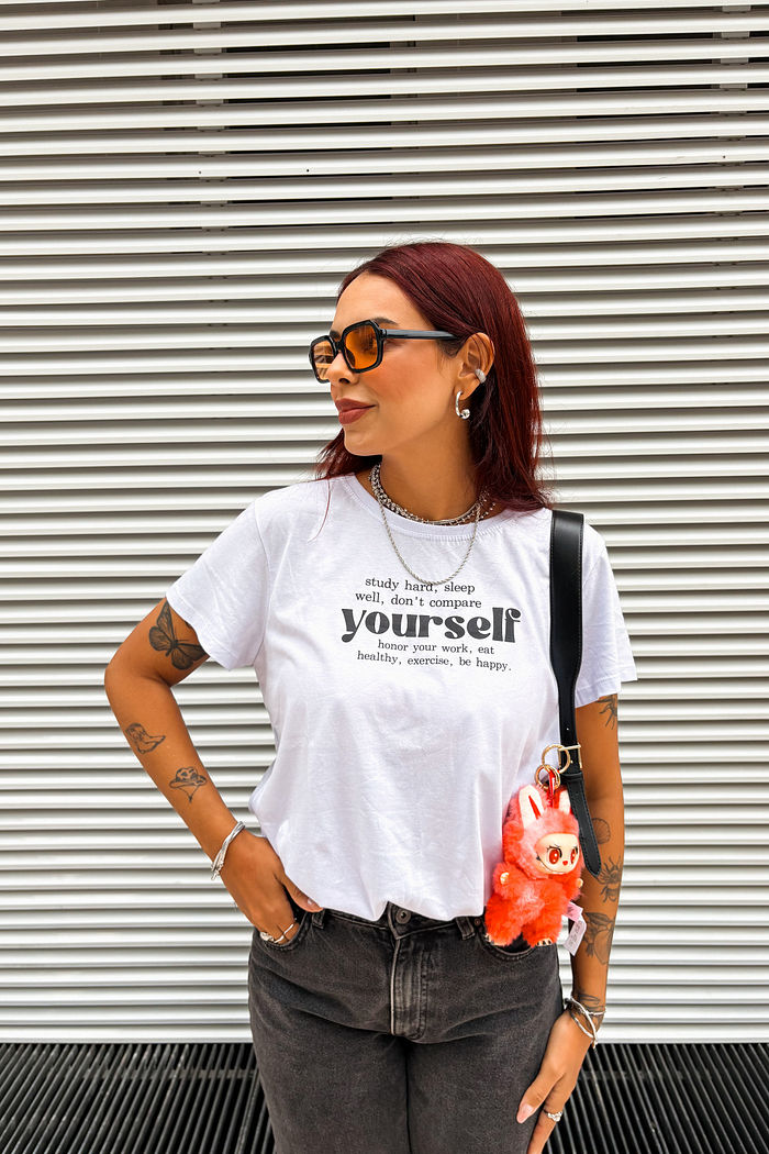 CAMISETA YOURSELF BRANCO