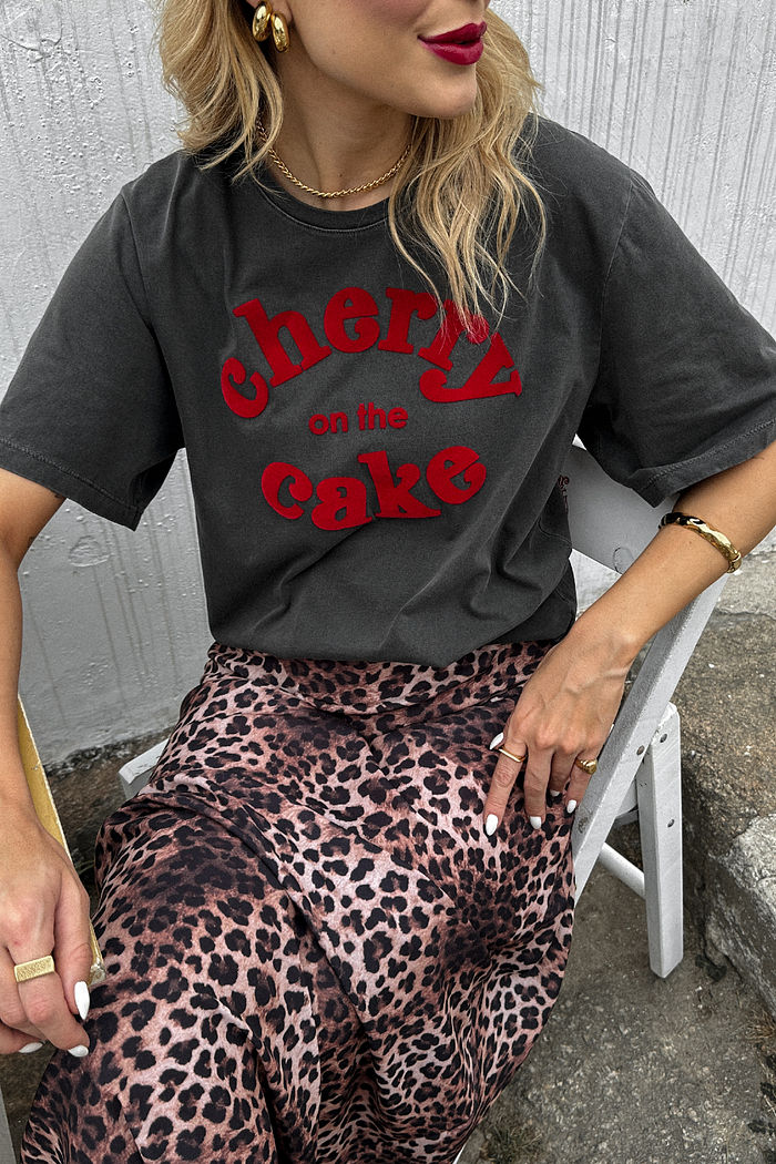 T-SHIRT ESTONADA CHERRY CAKE (COM FLOCADO) CHUMBO