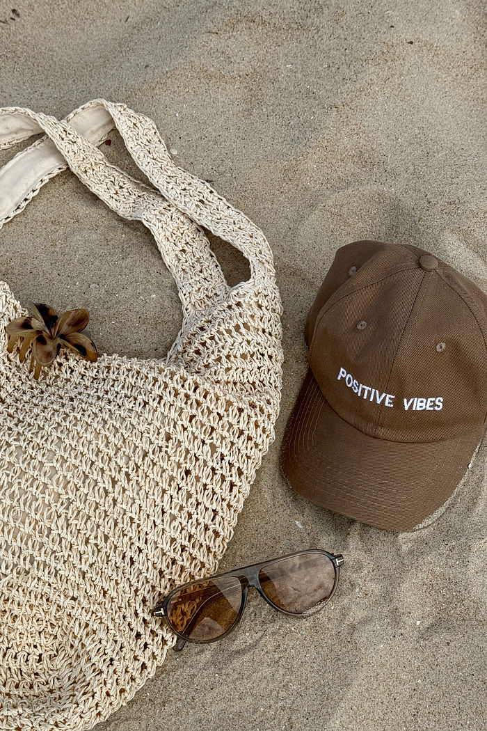 BONÉ POSITIVE VIBES MARROM