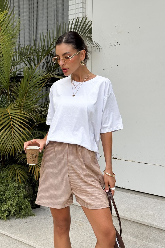 SHORTS CURTO LISTRADO GIO MARROM