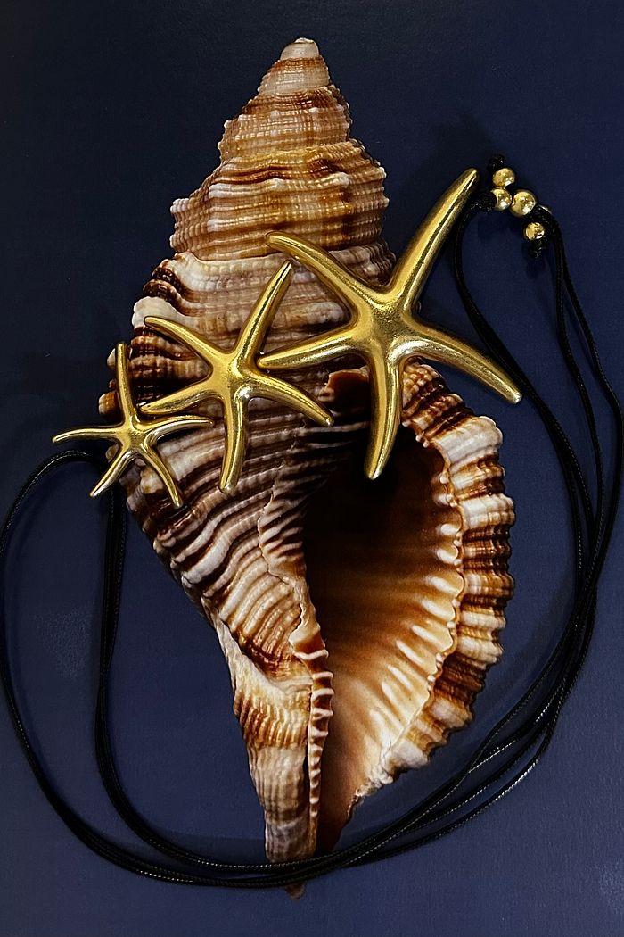 Colar Dany Três Estrelas – Dourado