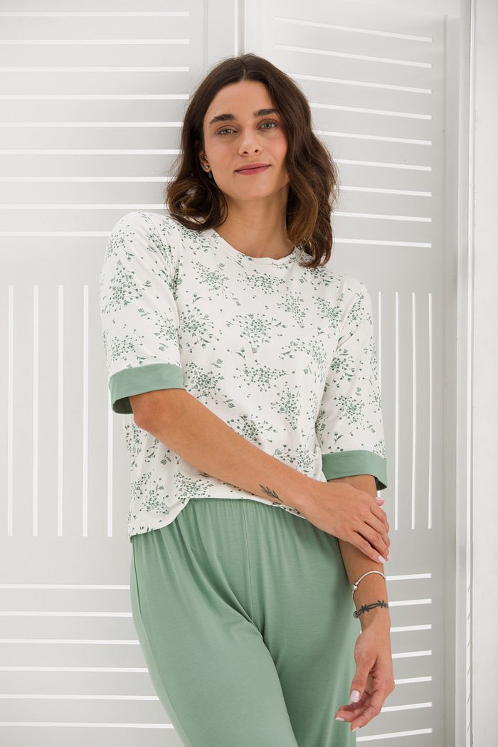 PIJAMA FEMININO MEIA MANGA FLORAL COM CALÇA MIDI VERDE