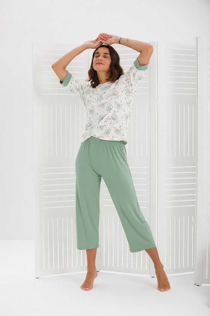 PIJAMA FEMININO MEIA MANGA FLORAL COM CALÇA MIDI VERDE