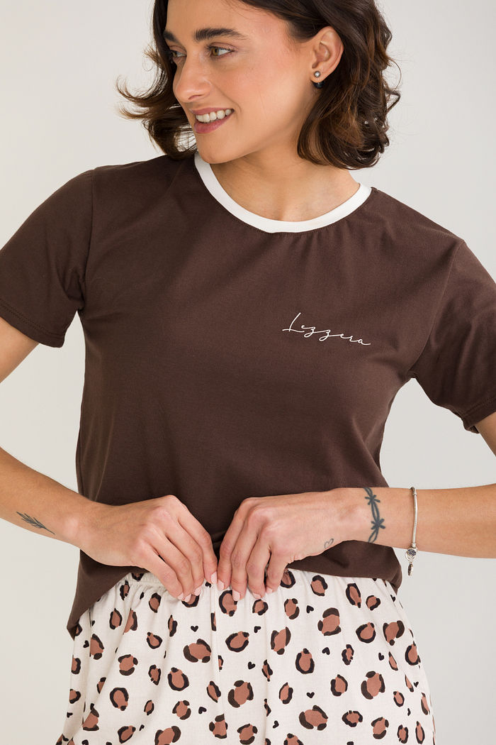 PIJAMA FEMININO MANGA CURTA MARROM E ONÇA