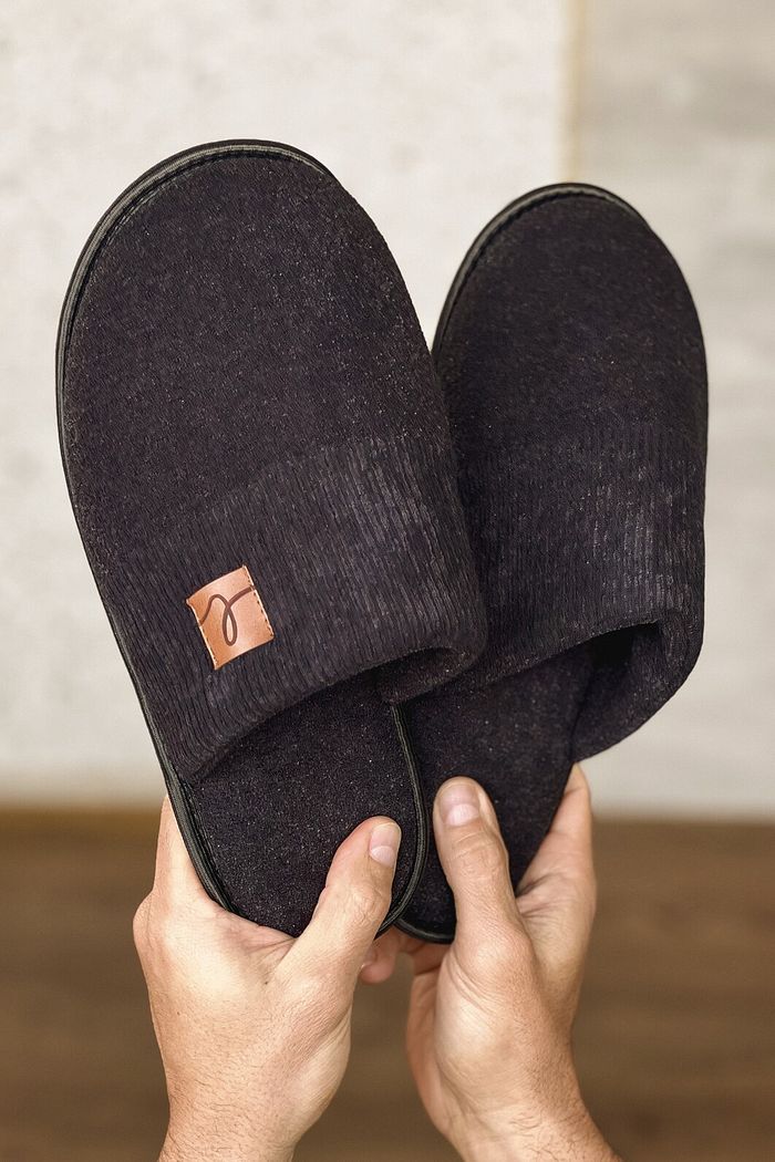 CHINELO PANTUFA PRETO DETALHE EM RIBANNA