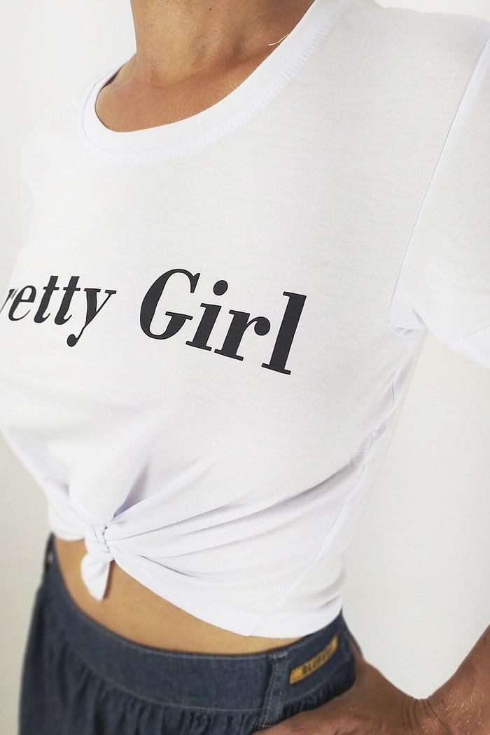 Cropped Pretty Girl Amarrar