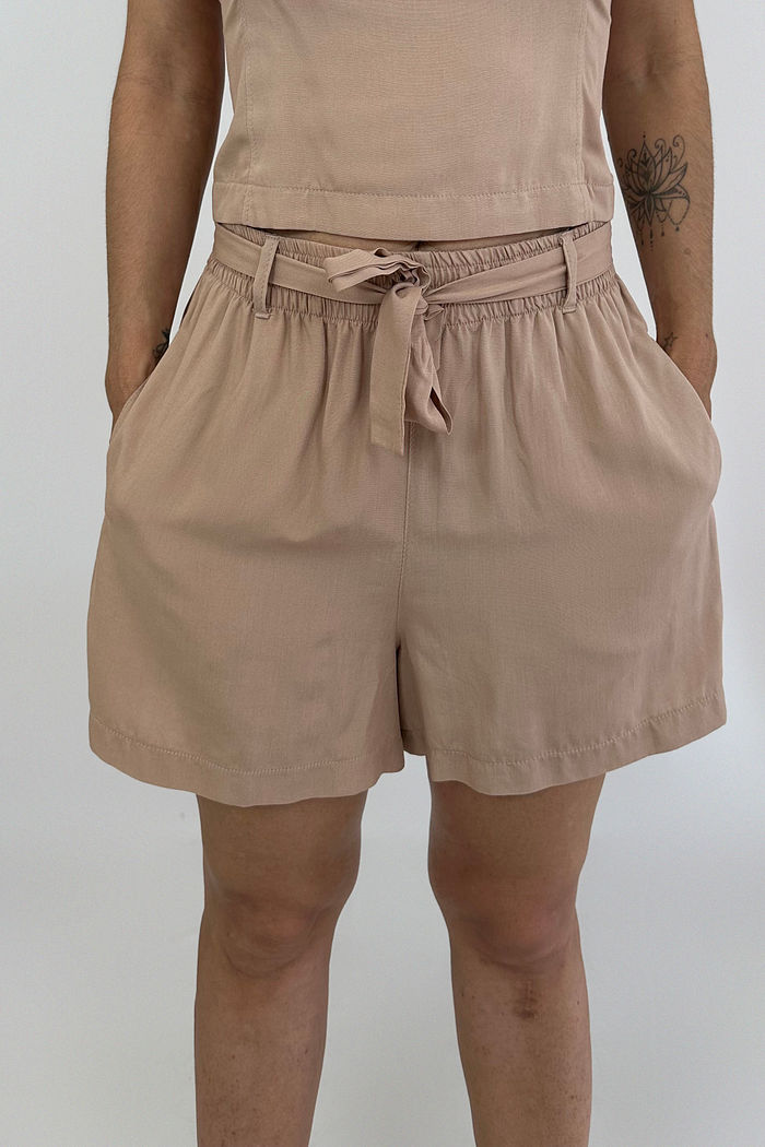 SHORT CURTO BEGE RUBY