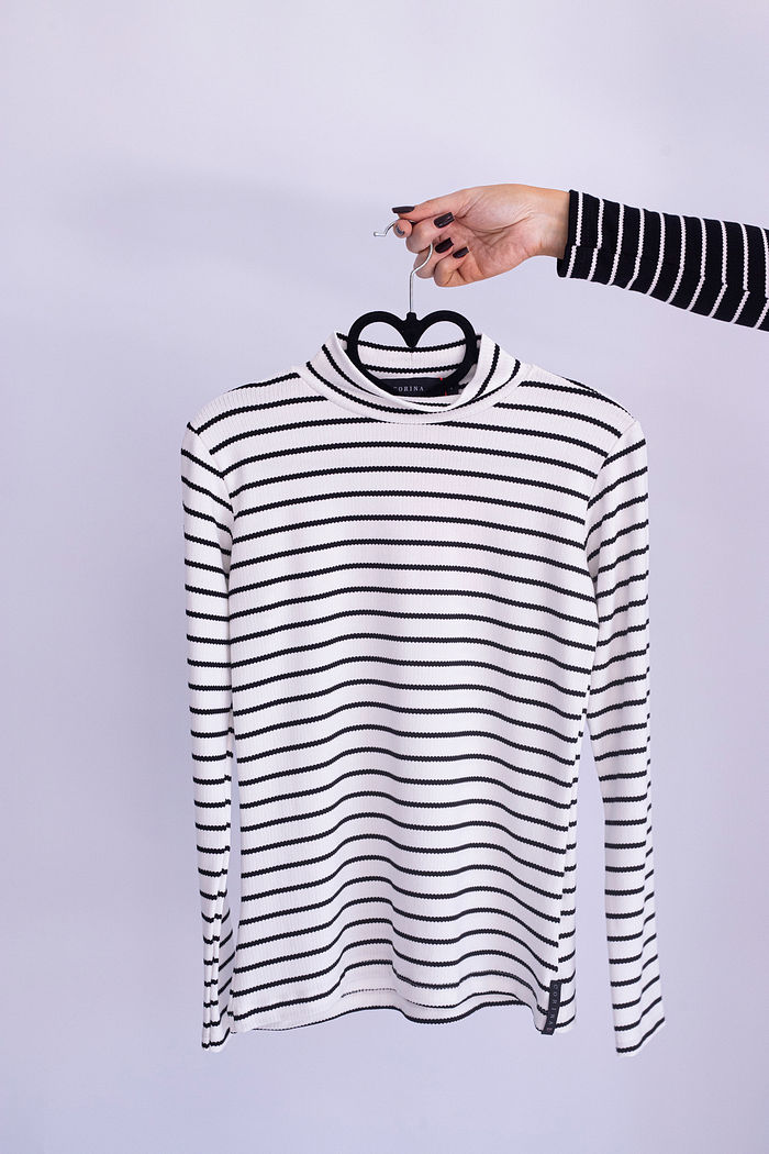 Blusa Canelada Gola Alta Julia - Listra Preta