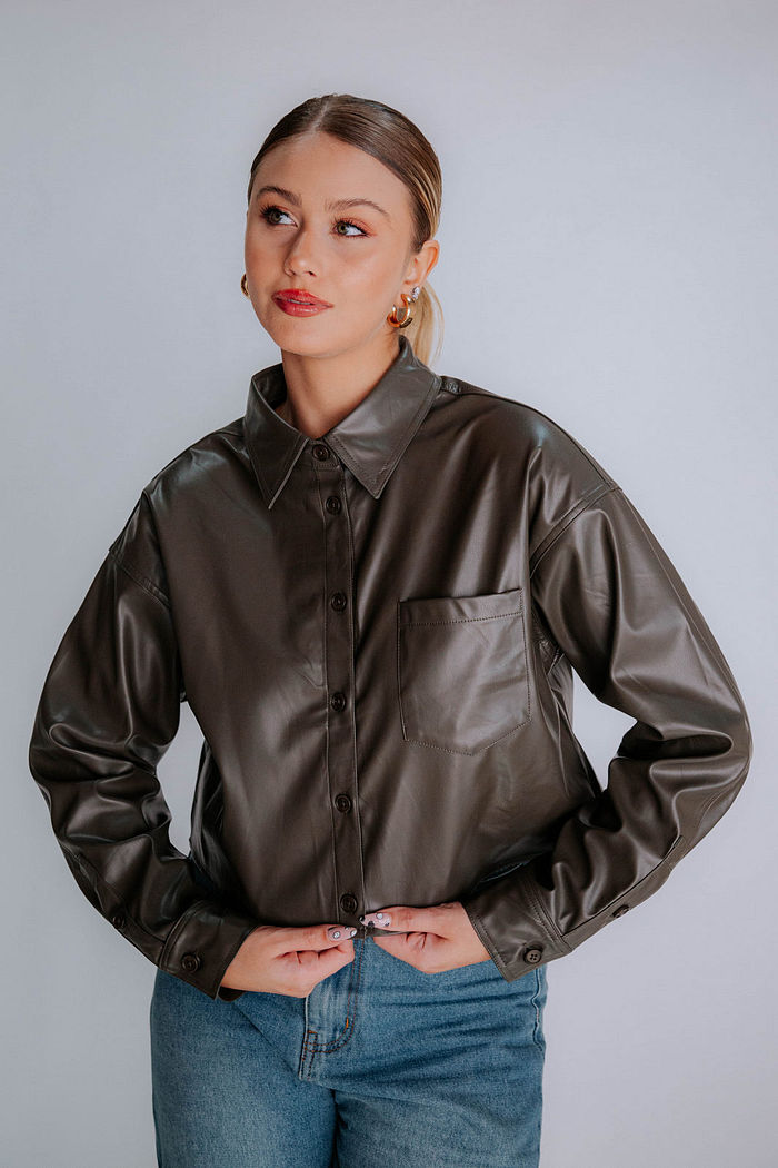 CAMISA CROPPED PU AGNES MARROM