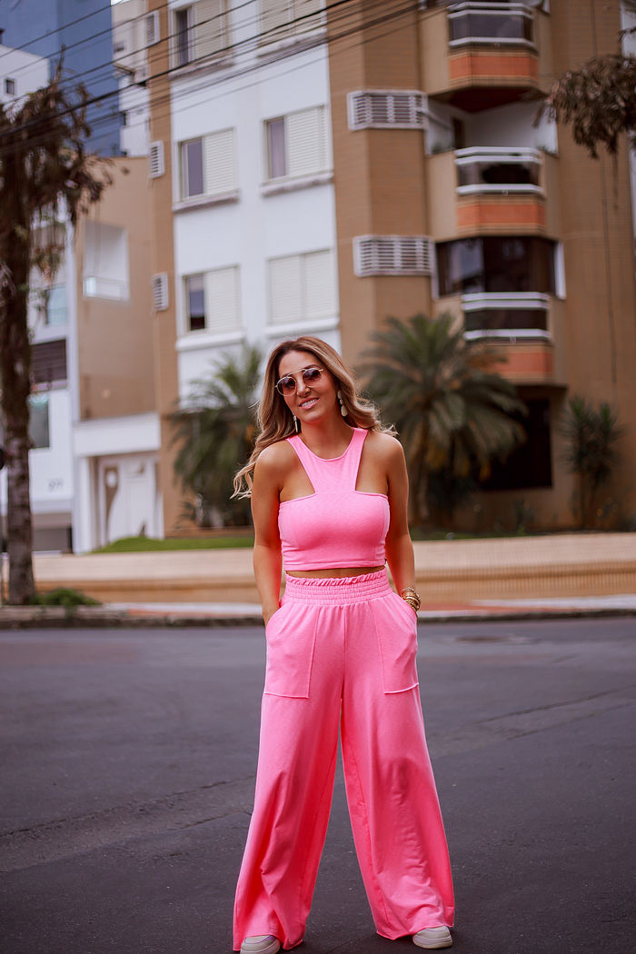 Cropped com Zíper e Recortes Madison Neon Rosa