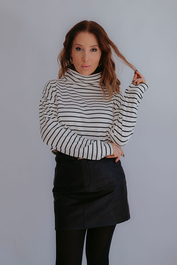 Cropped Canelado Gola Alta Aline - Listra Preta